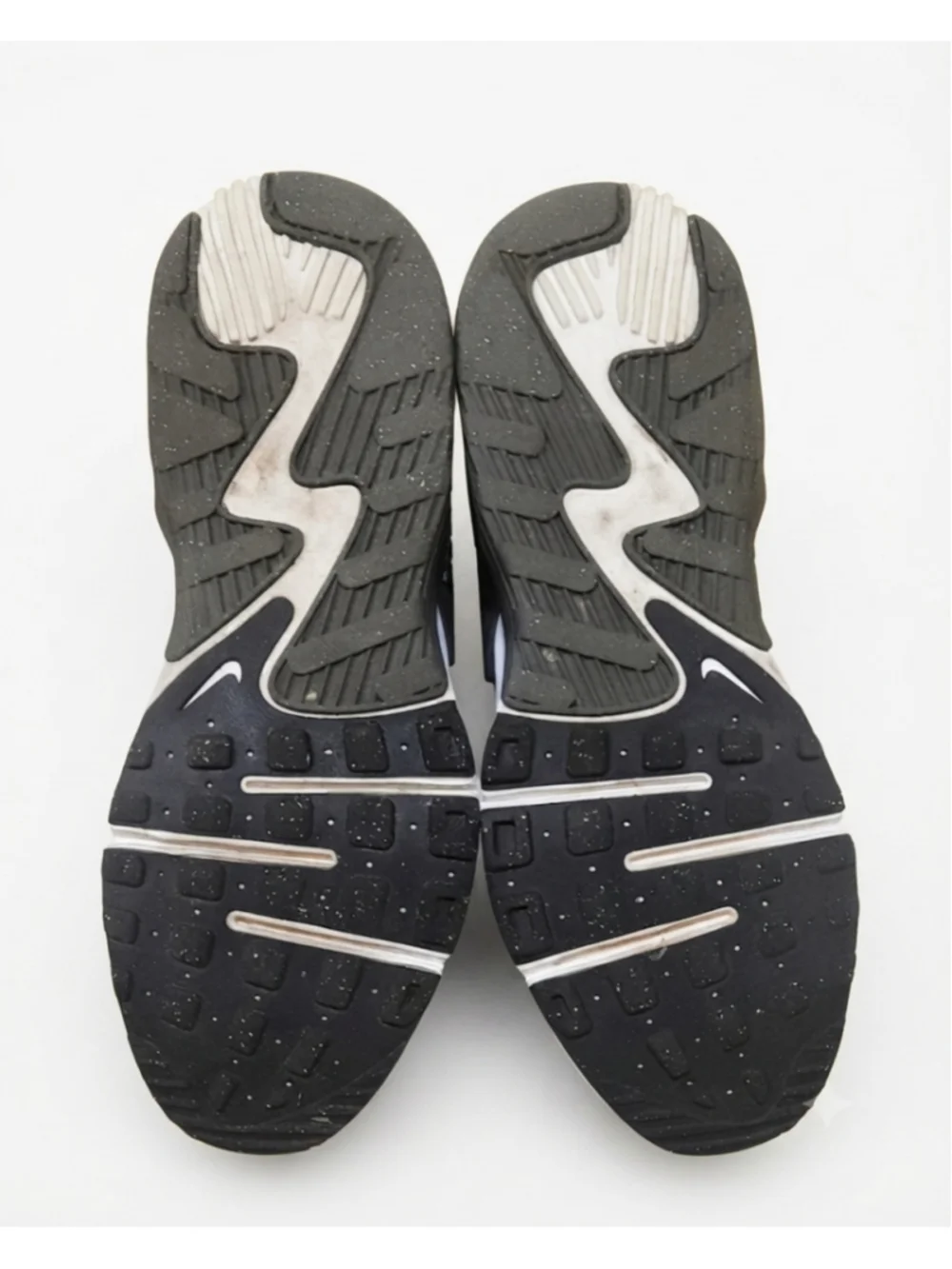 Nike Air Max Excee Women's Shoes Black/White. Size 8
